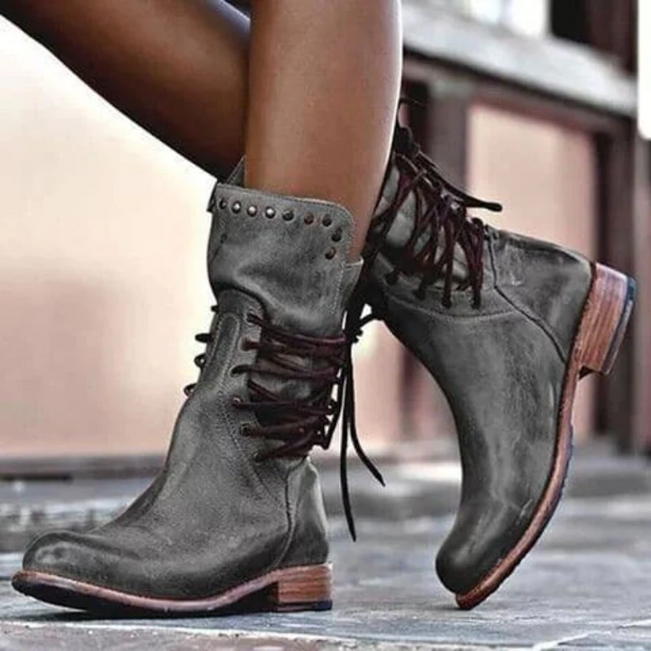 Zéphine | Bottes mi-mollet rétro à lacets avec détails cloutés