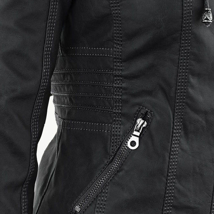 Kara | Veste motard à capuche et silhouette féminine